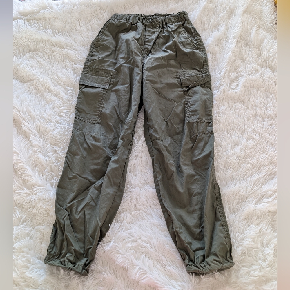{ Uniqlo } Girls' Green Cargo Parachute Pants